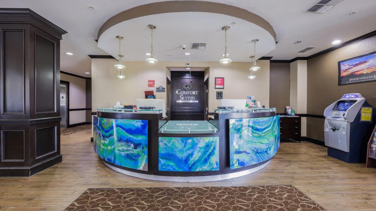 舒适套房酒店 劳顿 外观 照片
